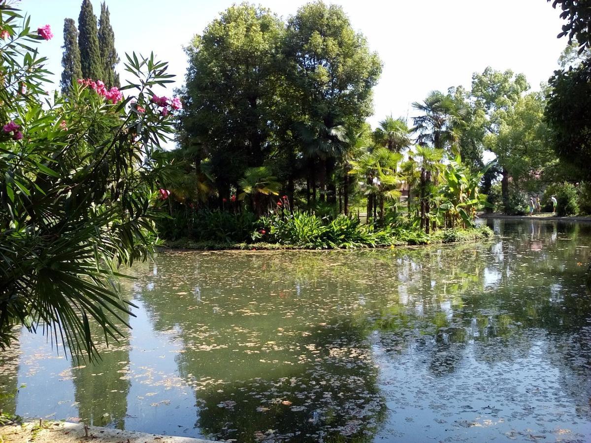 Guesthouse U Moti New Athos ภายนอก รูปภาพ